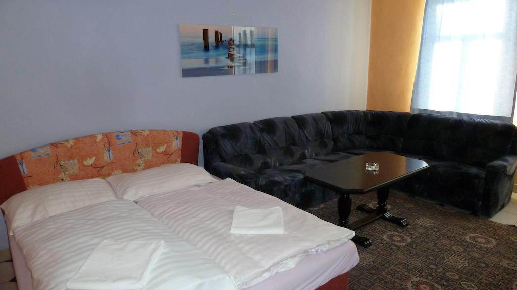 Penzion Holiday Mariánské Lázně Екстериор снимка